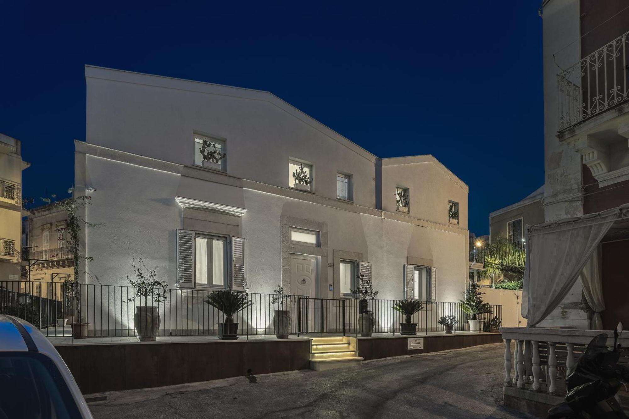 Casa Vacanze "Oceano Mare" Поццалло Экстерьер фото